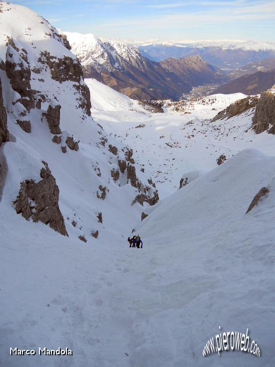 02_Risalendo il canale dei camosci.jpg